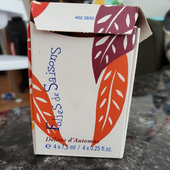 Yves Rocher vintage mini fragrance set - Picture 4 of 7